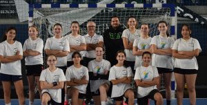 Nos jeunes handballeuses aux Championnats de France UNSS Handball. Accompagnées de Rudy Castano, Philippe Lebault et Sylvain Peiny. Section Scolaire Sportive du Collège Alphonse Karr