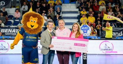 Vente aux enchères des tenus Octobre Rose : 2 590,85€ pour Les Raphaëloises