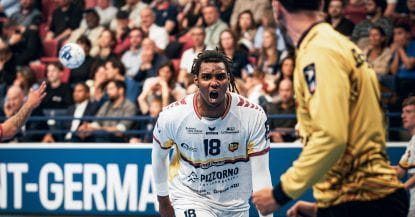 Ylan Augustine signe son premier contrat professionnel